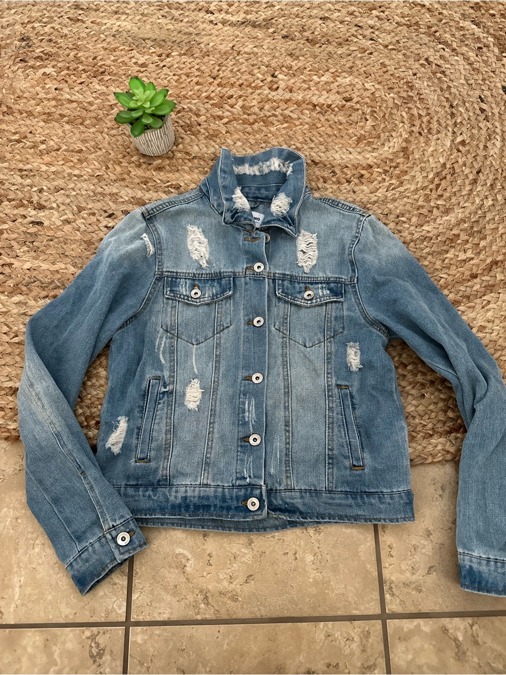 CROP DISTRESSED DENIM JACKET
